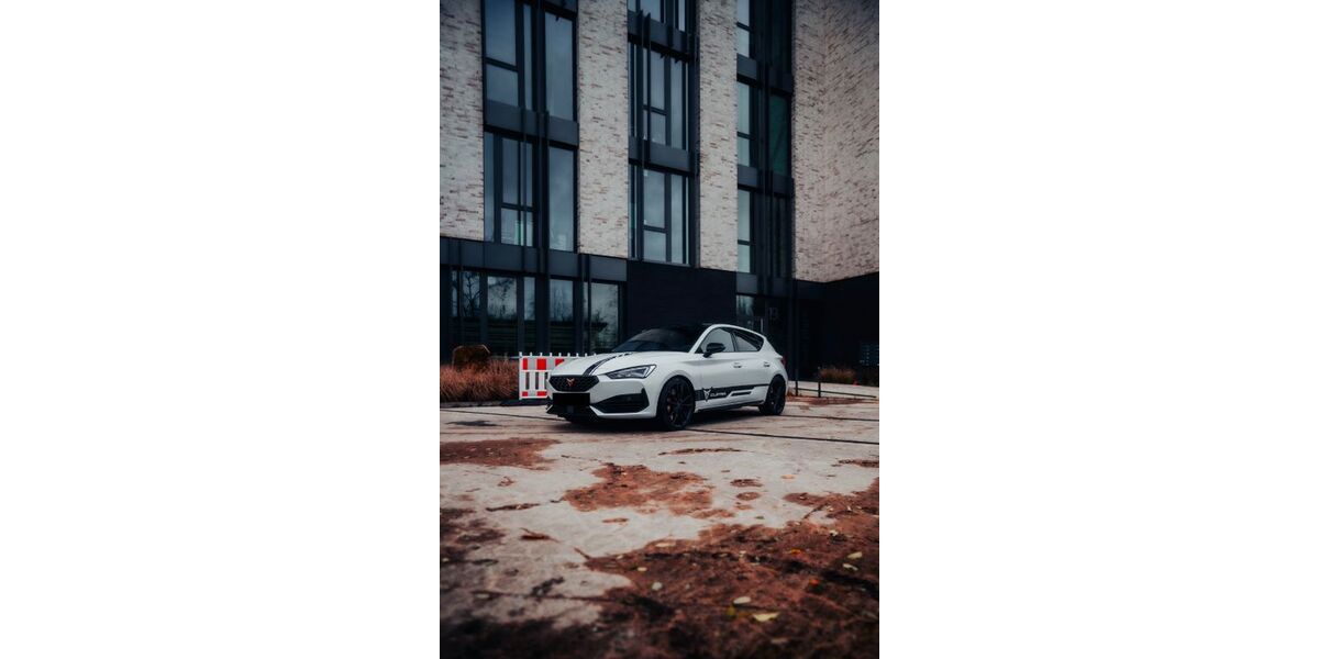 Cupra Leon 49.337 km 31.200 &euro; Ahlen 59229