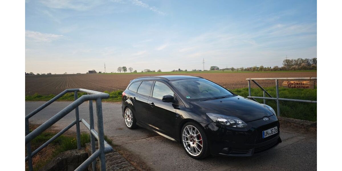 Ford Focus 171.000 km 13.500 &euro; Ahlen 59229