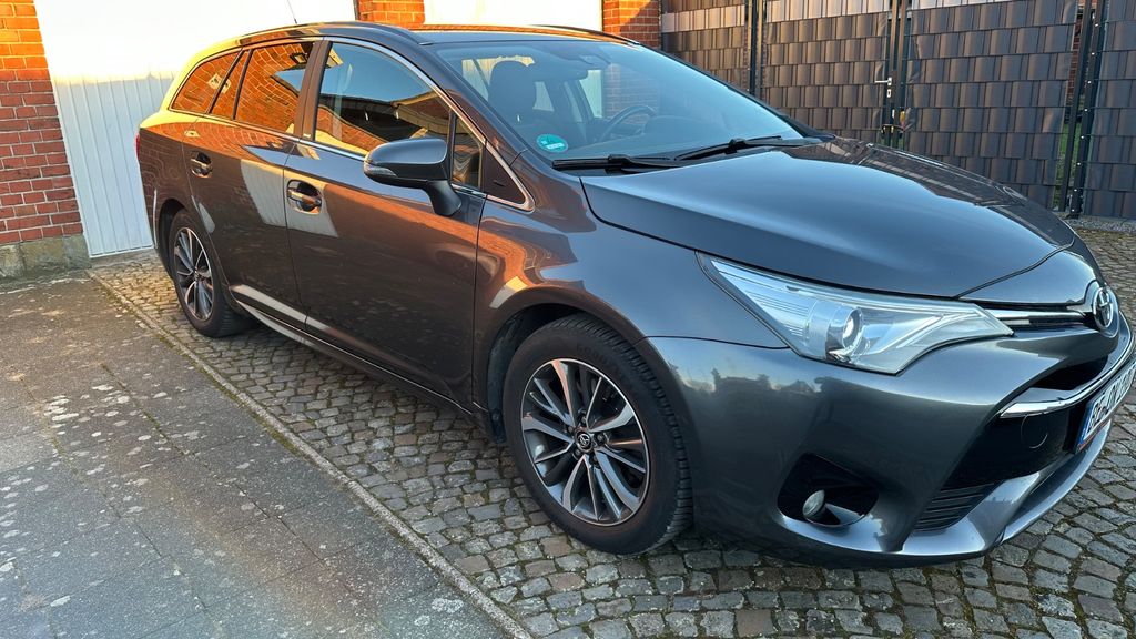 Toyota Avensis 193.000 km 10.250 &euro; Warendorf 48231